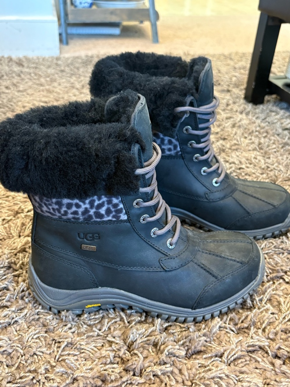 UGG ADIRONDACK II EXOTIC LEOPARD SNOW BOOTS -WATERPROOF BLACK LEATHER -WOMEN’S 8